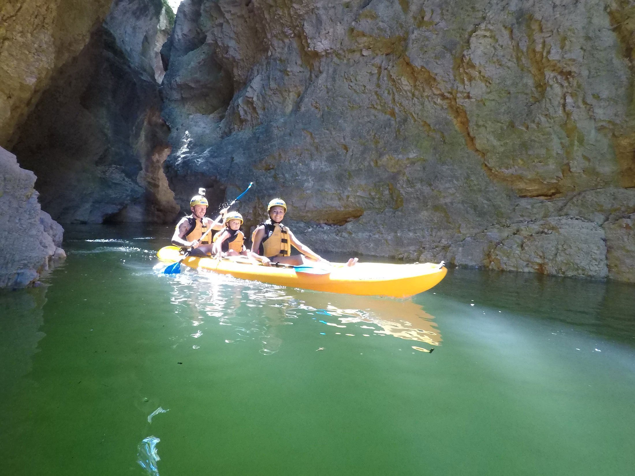 In canoa nelle Gole del Novella