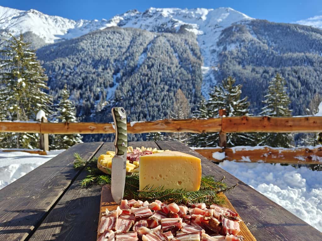 Tagliere In Mezzo Alla Neve